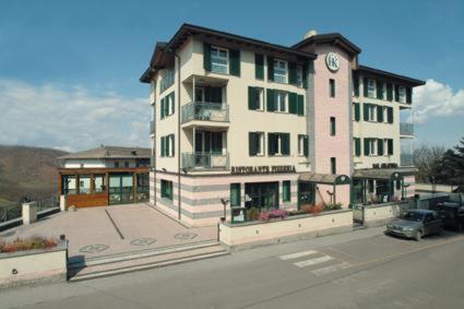 Hotel Kristall Loiano ภายนอก รูปภาพ