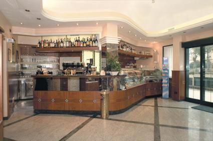 Hotel Kristall Loiano ภายนอก รูปภาพ